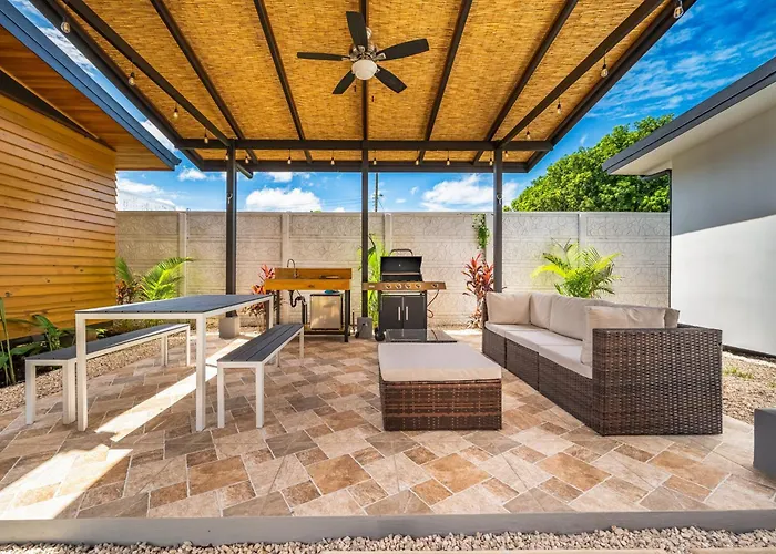 Modern W/ Pool Access Near Playas Del Coco! Apartment